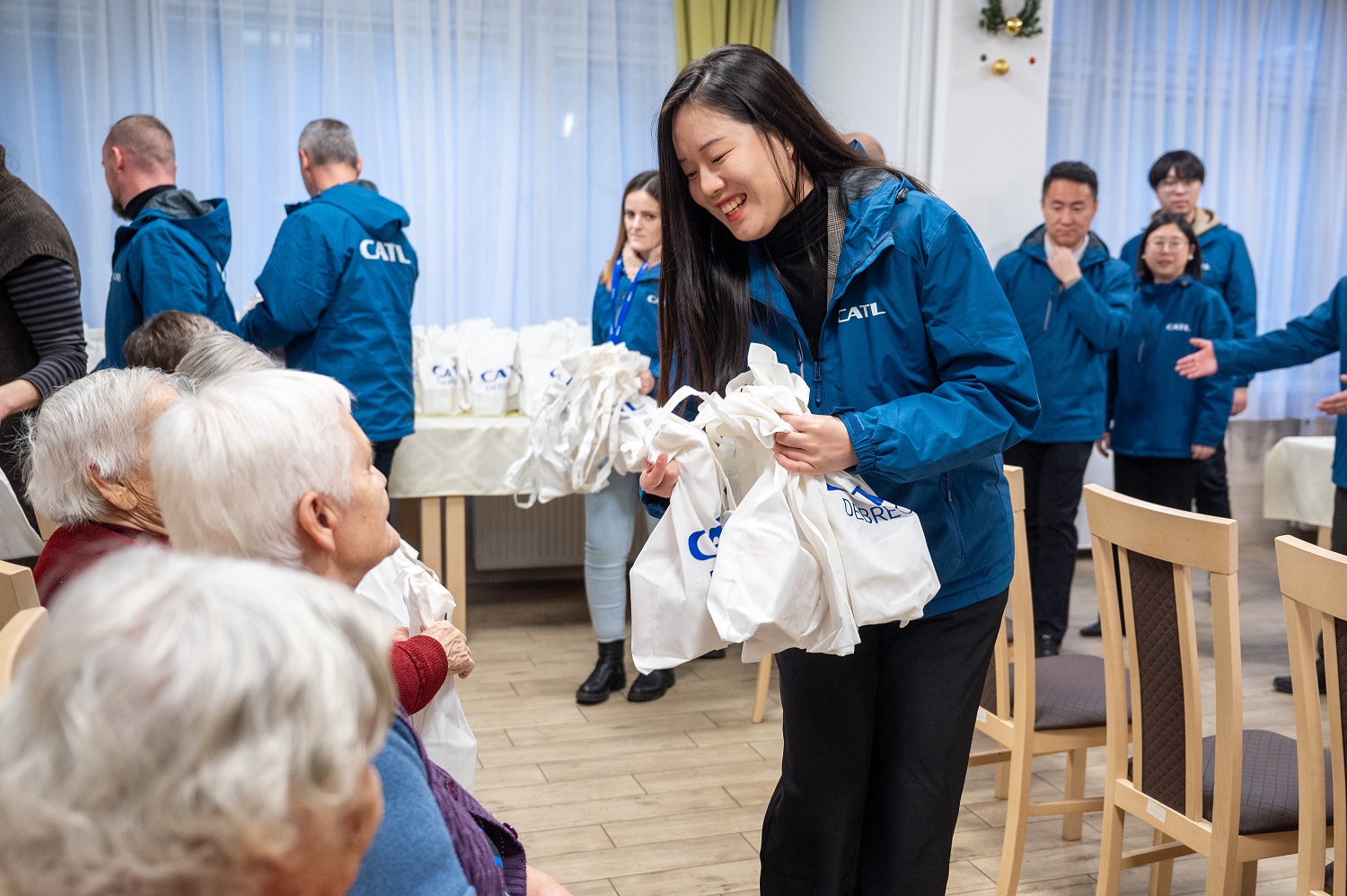 CATL_CSR_karácsonyi adományozás_3.jpg CATL_CSR_karácsonyi adományozás_3.jpg